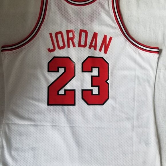 Men's Mitchell & Ness Michael Jordan White Chicago Bulls Rookie Authentic Jersey - Picture 6 of 11